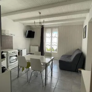 https://meuble-40m2-classe-2-etoiles-lumineux-les-mees-04190.fr-provencehotel.com